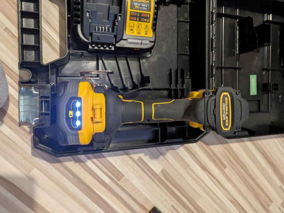 Ударен винтоверт DeWalt dcd 805