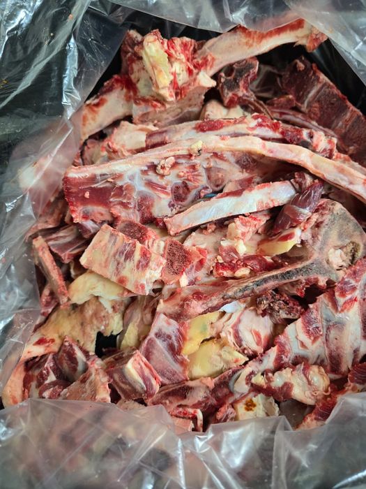 Свежие говяжие кости