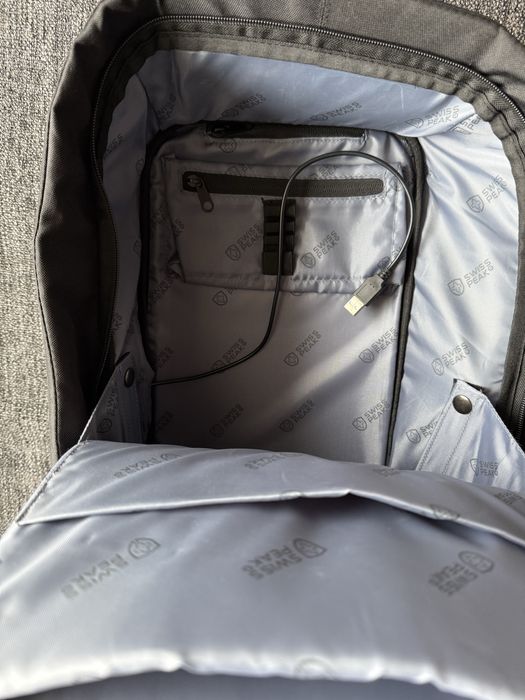 Раница против кражба Swiss Peak