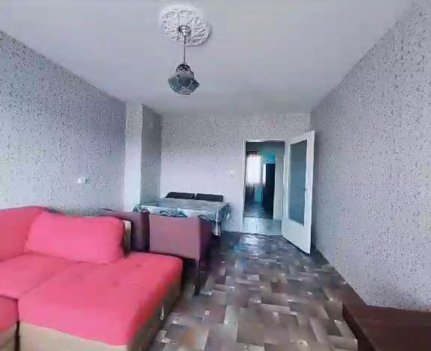 Продава се Тристаен апартамент в Карнобат - 68 кв.м за 898 €/кв.м - Снимка #1