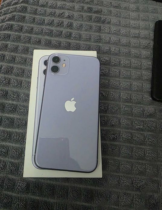 продам iphone 11 128Gb (трещины на экране)