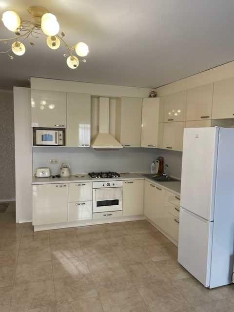 Продава се Двустаен апартамент в Варна, Възраждане 1 - 85 кв.м за 1800 €/кв.м - Снимка #1