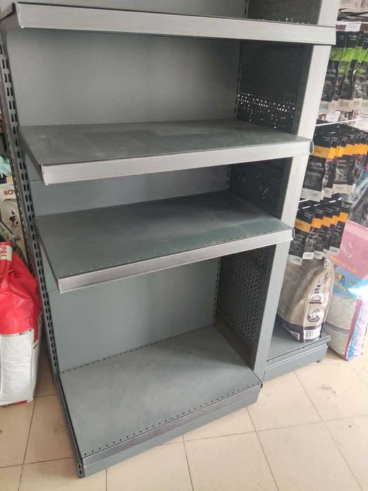 Стелажи за магазин