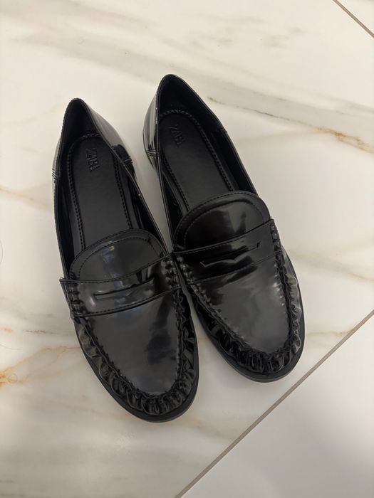 Лачени мокасини на Зара