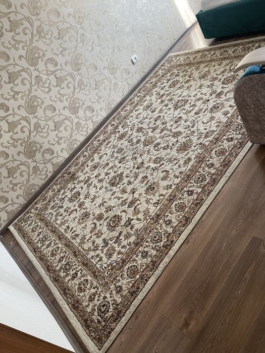 Продам ковёр, размер два на три