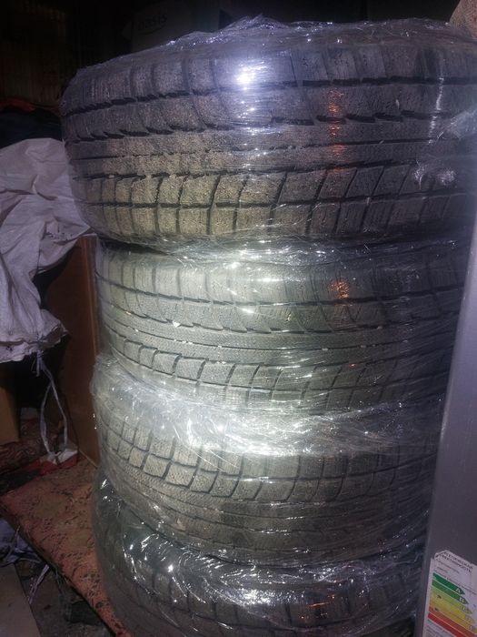 Продаю всесезонные Шины 215*70*R16 почти новые