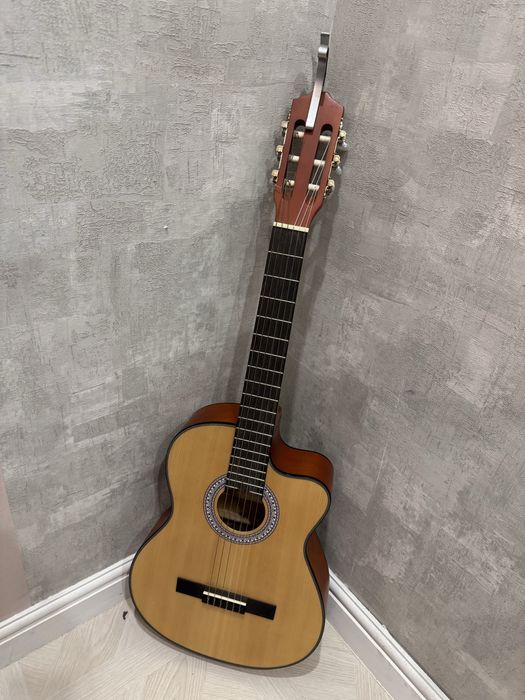 Акустическая гитара