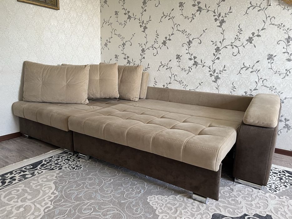Продам угловой диван. Длина ~2.20м.