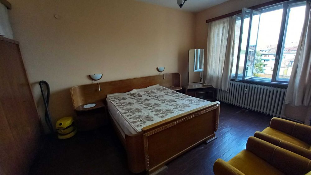 Дава се под наем Двустаен апартамент в София, Център - 65 кв.м за 600 € - Снимка #2