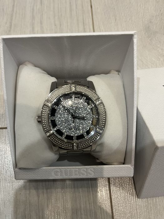 Оринигален Guess часовник