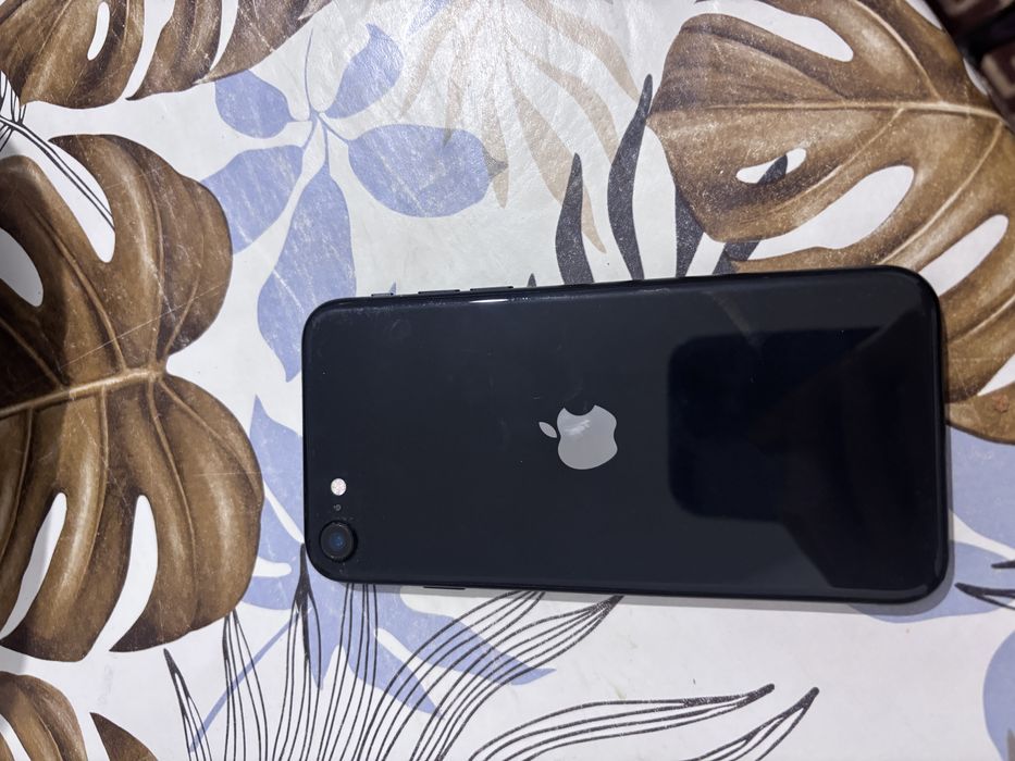 Срочно Продам айфон SE