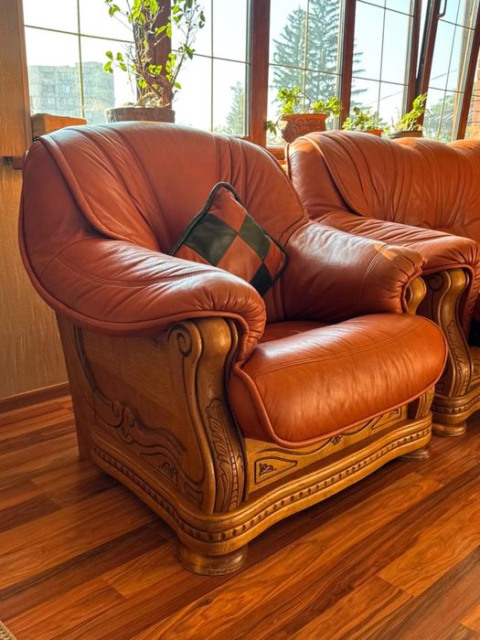 Продам комплект диван и 2 кресла