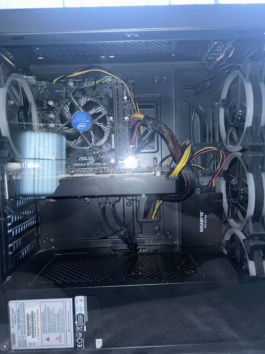 Геймърски компютър със монитор 144hz