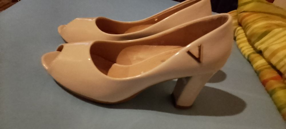 Vând pantofi dama elegantii