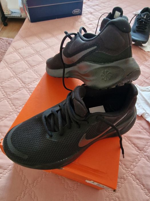 Adidași Nike marimea 39