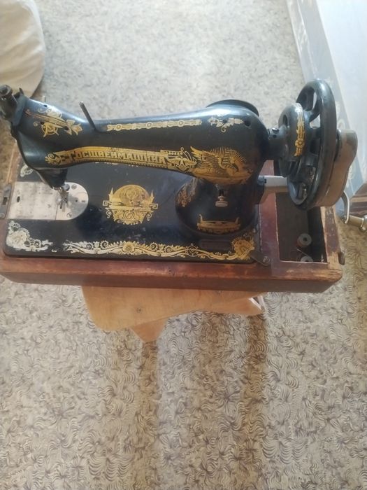Продаётся швейная машина