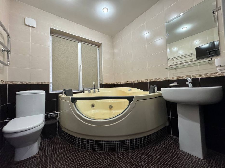 Садык Азимова Японское посольство Продается 3х ком 95м2