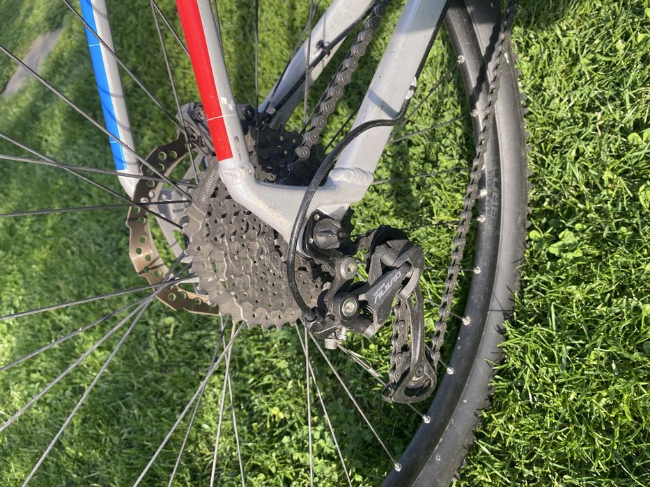 Bicicleta CUBE  full Shimano