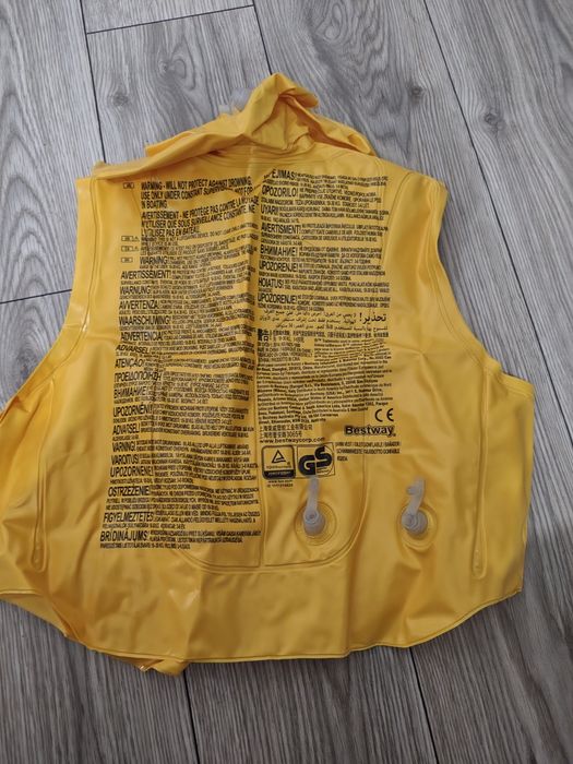 Vestă gonflabilă pentru învățarea