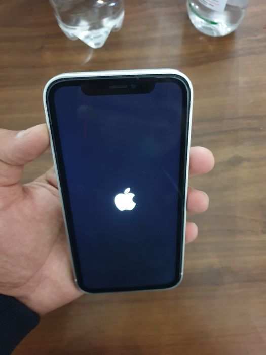 Iphone XR 128gb 17 pro silver korpusda