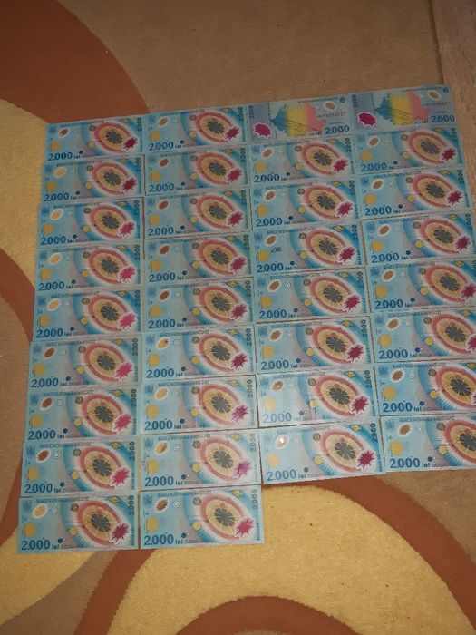Vand 35 de bacnote de 2000 de lei cu eclipsa noi nouțe