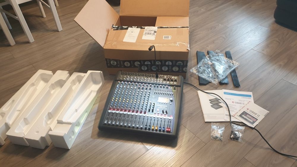 Vând mixer Dynacord Cms 1000 3 nou. Nefolosit...nezgarâiat. Țiplă. Top.
10 din 10..Unic proprietar. Thomann. Tot complet în cutie. Dispozitive pentru
