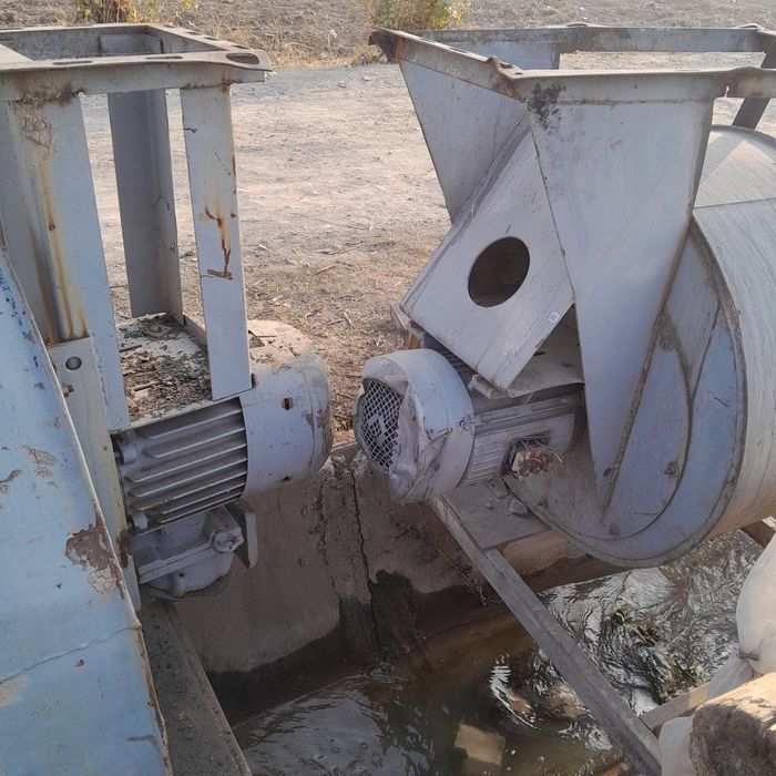 Вытяжка движок мощный 3 фазный 380вольт  2 шт