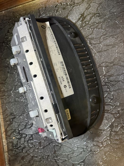 Монитор за сис навигация за бмв е60 е61 е90 е91 е92 е93  в перфектно с