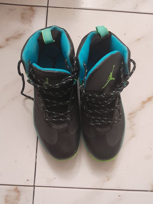 Баскетбольные крассовки размер 40