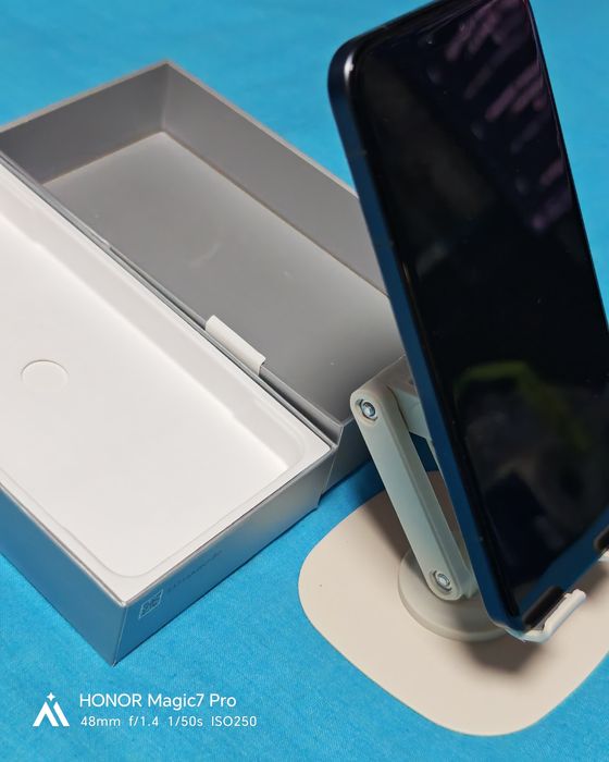 Чисто нов Honor Megic 8 Pro  12/512.gb.Валидна гаранция 24 месеца -А1.