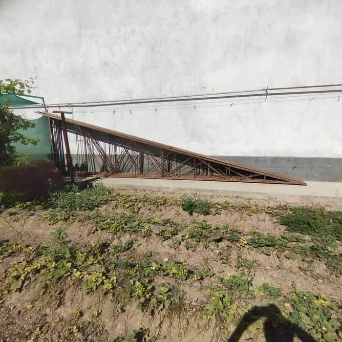 Ugol armaturadan yasalgan uzunligi 7.40 boʻyi 1.75  10 dona. Toshkent