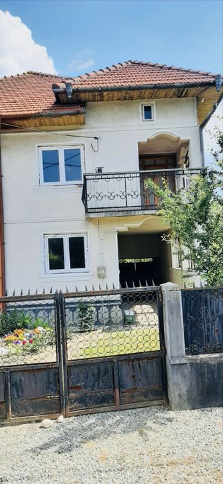Casa BĂLEȘTI (5km Tgjiu-Gorj) la strada principala