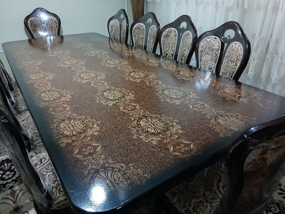 Стол стул сотилади 10 талик холати аъло даражада.