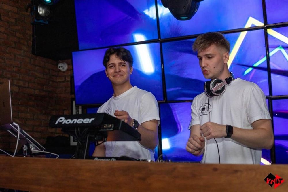 DJ pentru evenimente: nunți, majorate, botezuri, petreceri în cluburi.