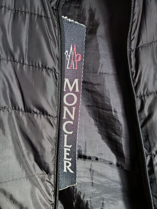 Vesta Moncler neagra
