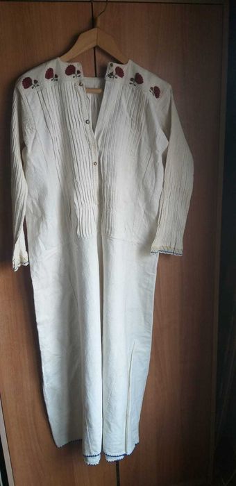 Автентични Хърцойски Ризи от Народни Носии. Чисти. Без петна.