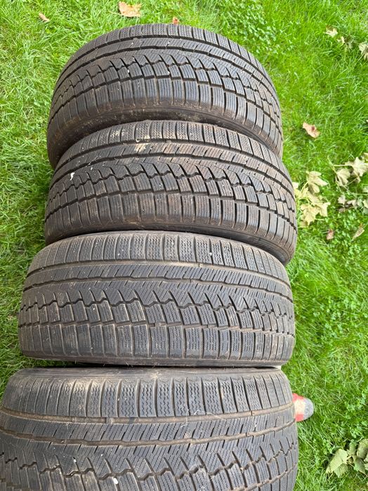 Гуми зимни 225/40/18