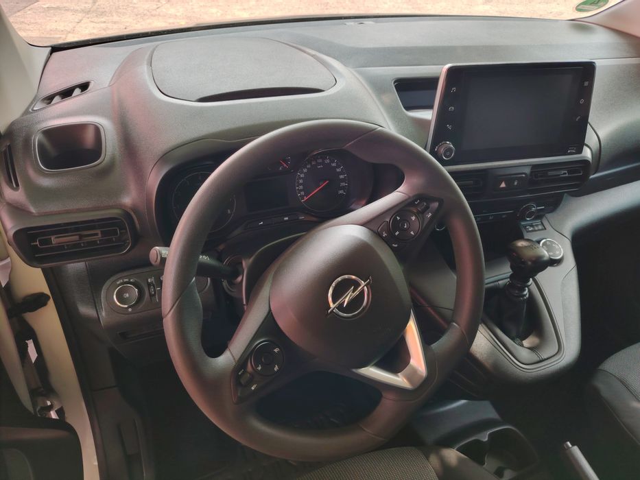 Вътрешно почистване на автомобили