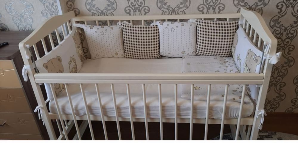 Детская кроватка