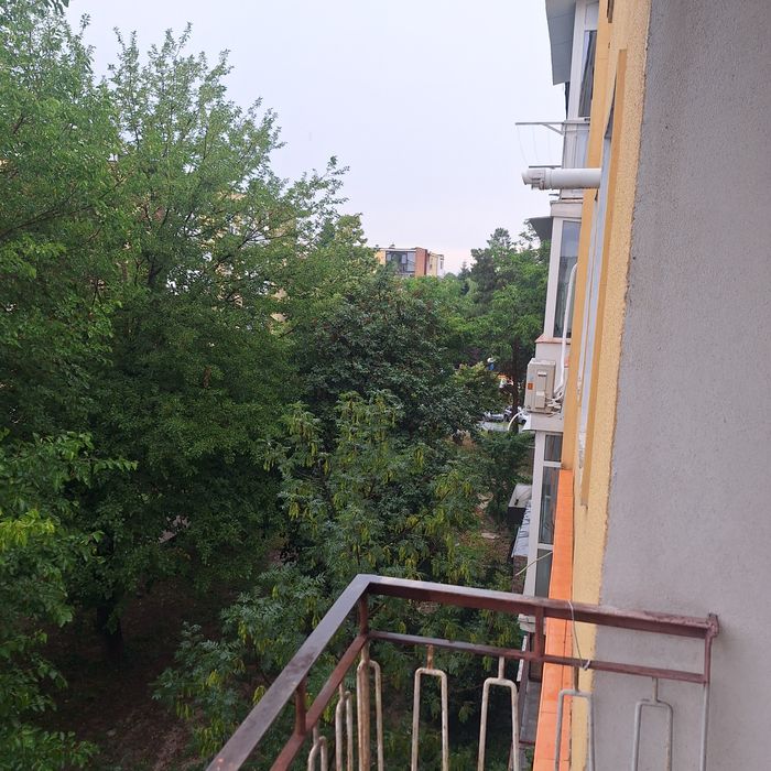 Vand Apartament 3 camere semidecomandat Calea -Bucuresti