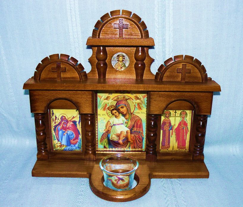 Домашни иконостаси с православни икони