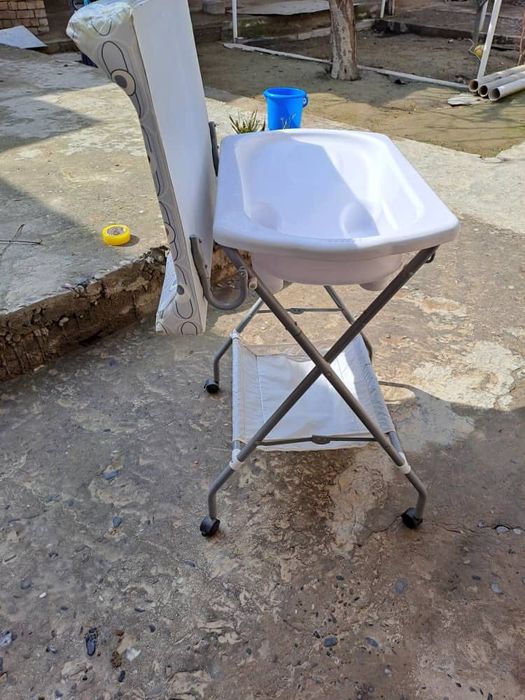 Пеленальный столик с ванночкой
