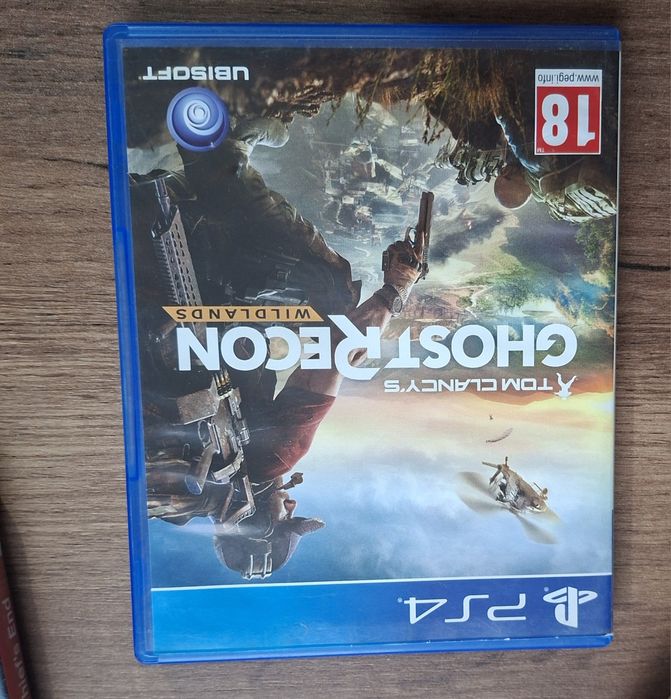 Playstation 4 БЕЗ ЗАРЯДНО, игри на диск и 1 джойстик