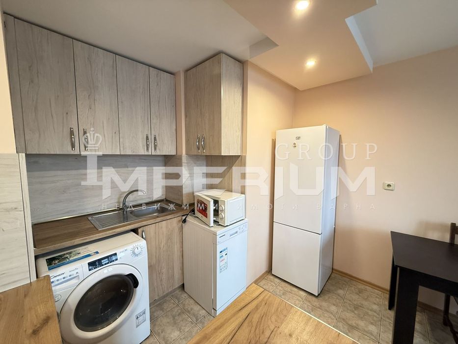 Дава се под наем Четиристаен апартамент в Варна, Лятно кино Тракия - 100 кв.м за 747.66 € - Снимка #3