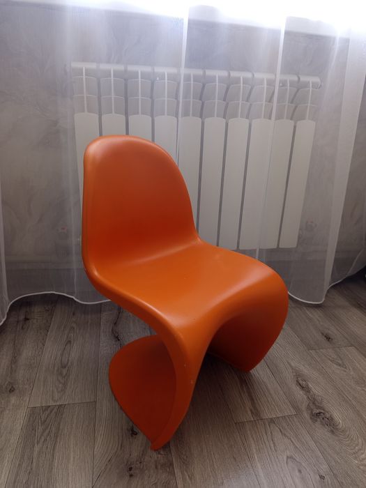 Детский стул Panton Junior S - образной формы, оранжевый