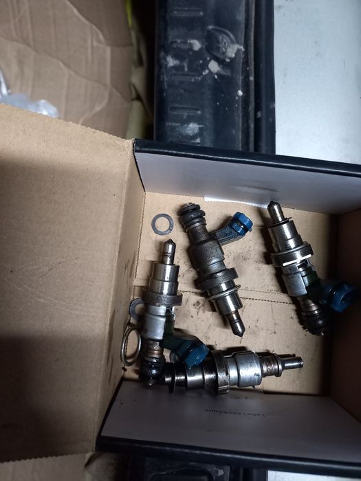 Форсунки Авенсис 2,0 D-4