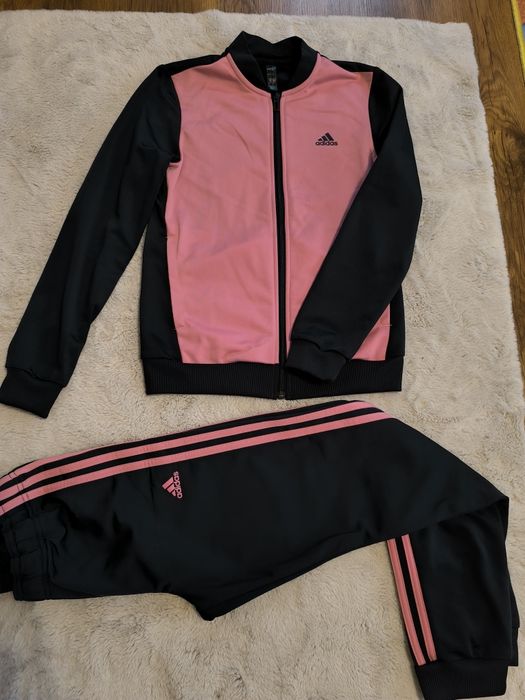 Trening Adidas in stare excelenta