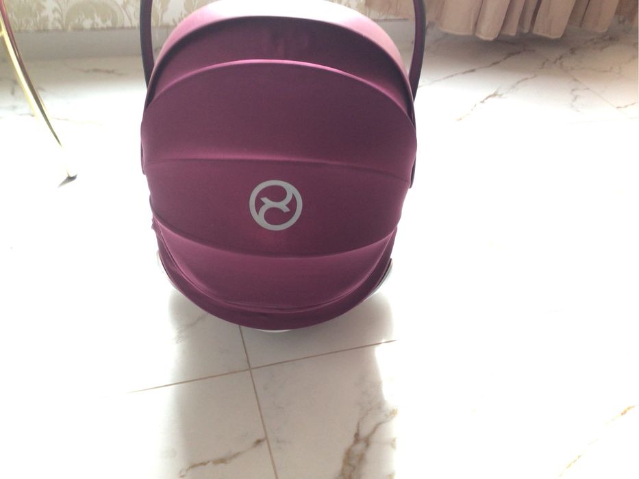 Cybex седалка за кола ,количка.