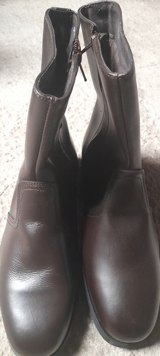 Vînd ghete piele.