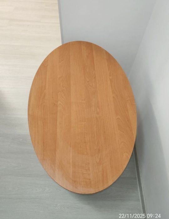 Masuta  ovala pentru cafea